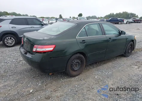 2010 Toyota Camry Le z USA, uszkodzony, nr VIN 4T1BF3EK2AU542631